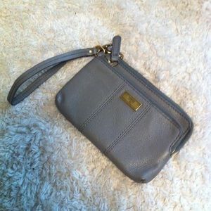 LAST CHANCE BAG‼️ Fossil Leather Wristlet